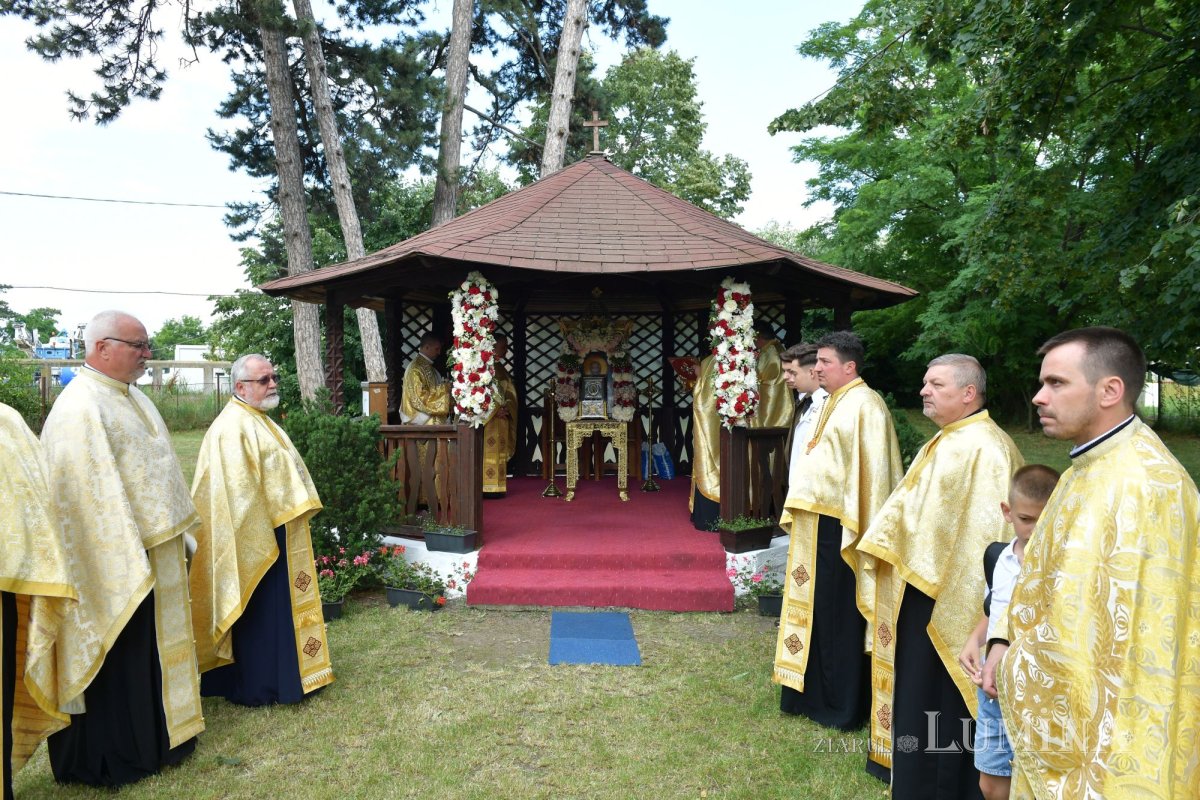 Binecuvântarea Sfântului Sfințit Mucenic Ciprian în Parohia Cocioc 335171