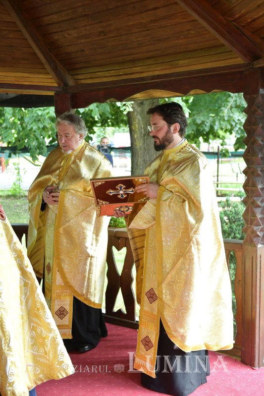 Binecuvântarea Sfântului Sfințit Mucenic Ciprian în Parohia Cocioc 335172
