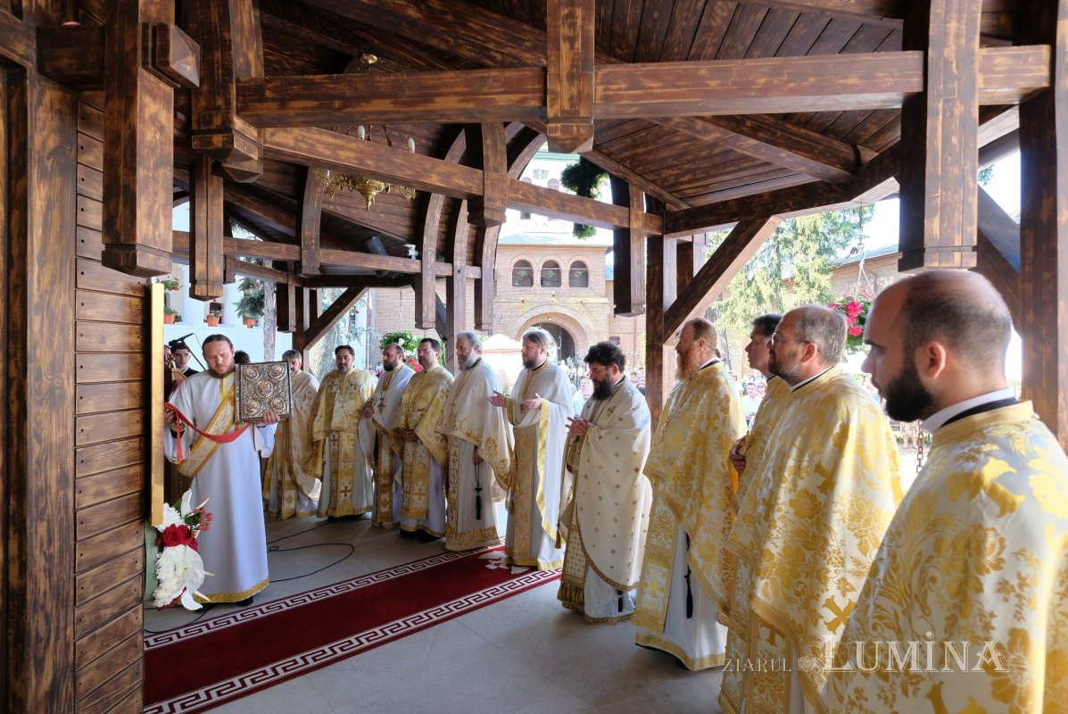Mănăstirea Plumbuita din Capitală şi‑a sărbătorit ocrotitorul spiritual 335475