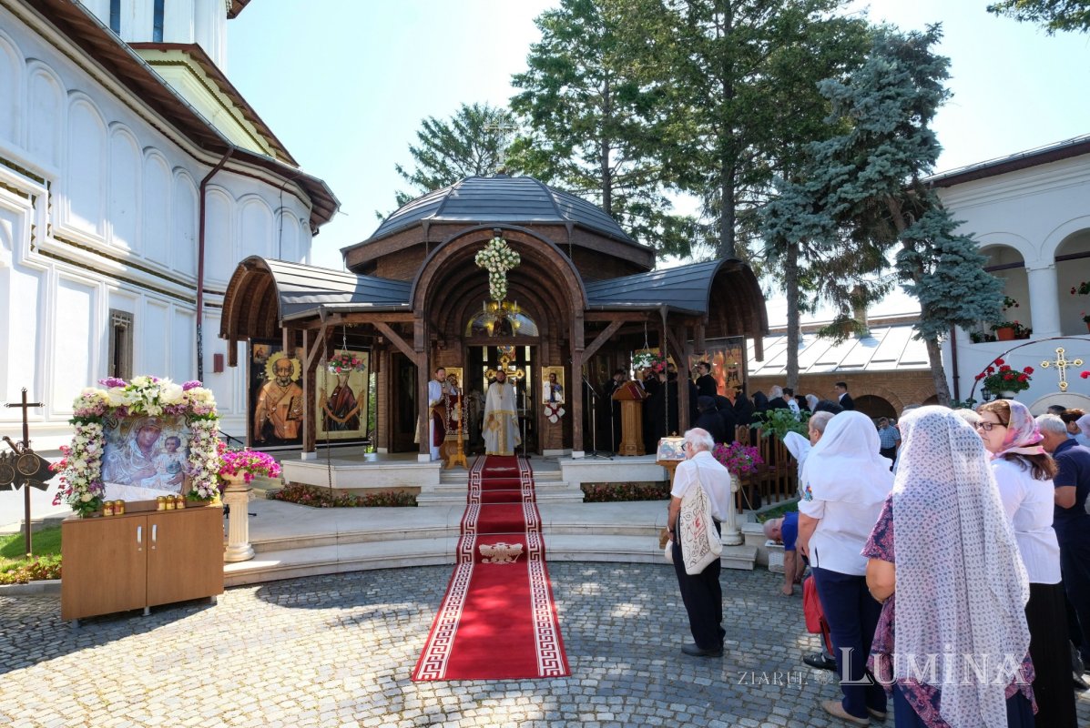 Mănăstirea Plumbuita din Capitală şi‑a sărbătorit ocrotitorul spiritual 335480