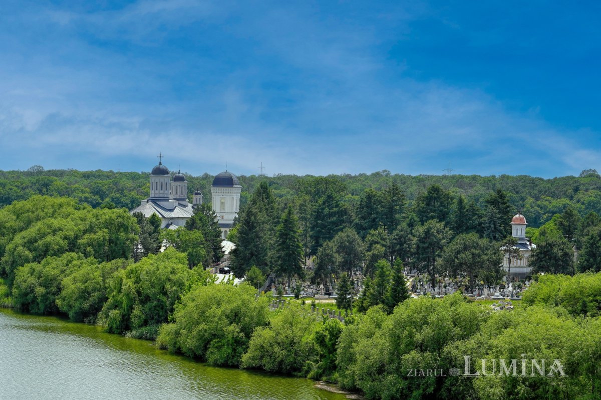 Sclipirile Luminii: Ostrovul Mănăstirii Cernica din judeţul Ilfov 335636
