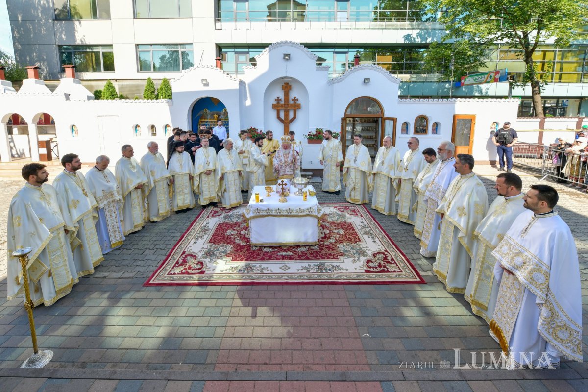 Sfințirea bisericii Parohiei Parc Ghencea din Capitală 335729