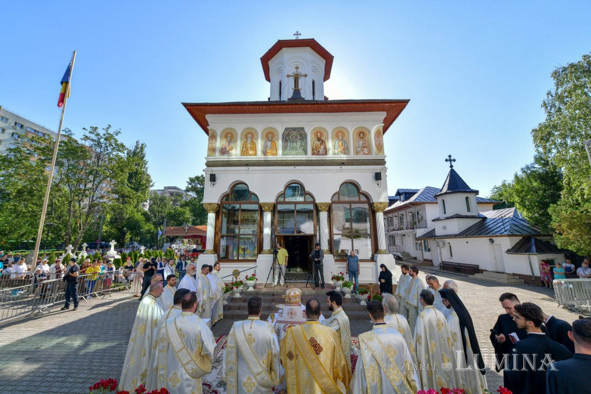 Sfințirea bisericii Parohiei Parc Ghencea din Capitală 335730