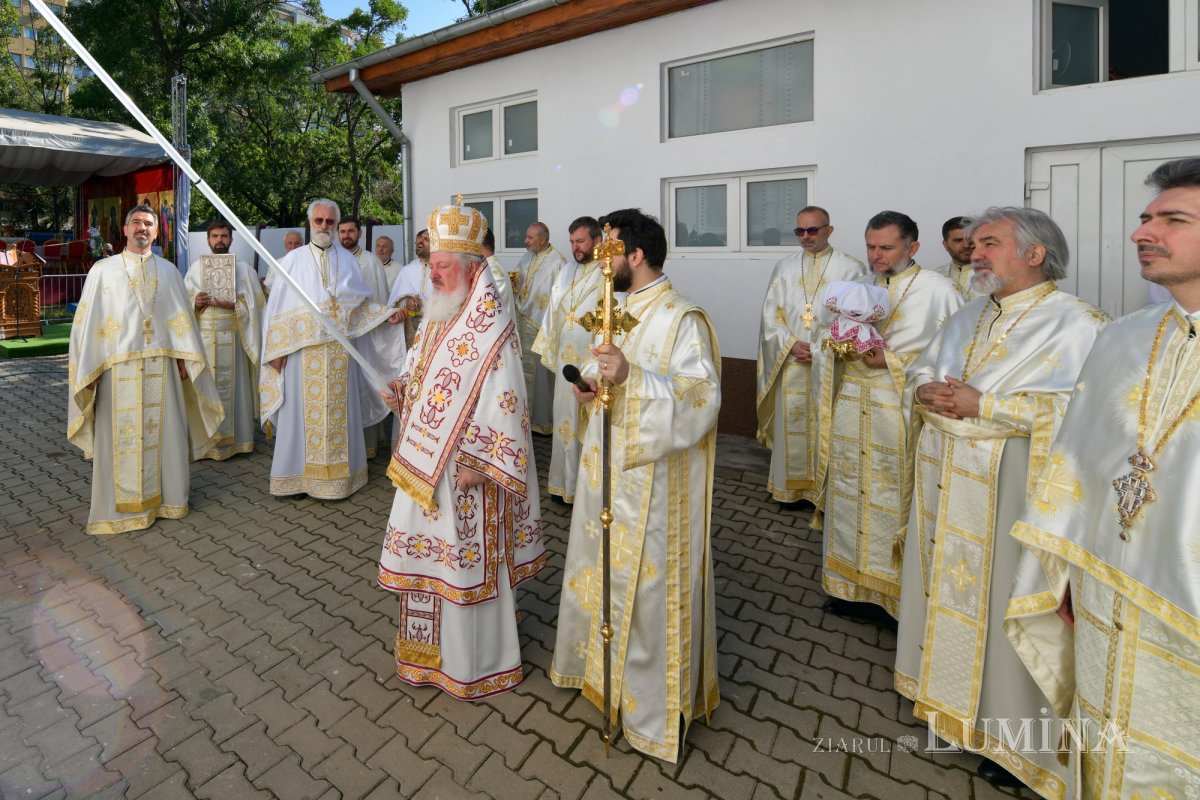 Sfințirea bisericii Parohiei Parc Ghencea din Capitală 335735