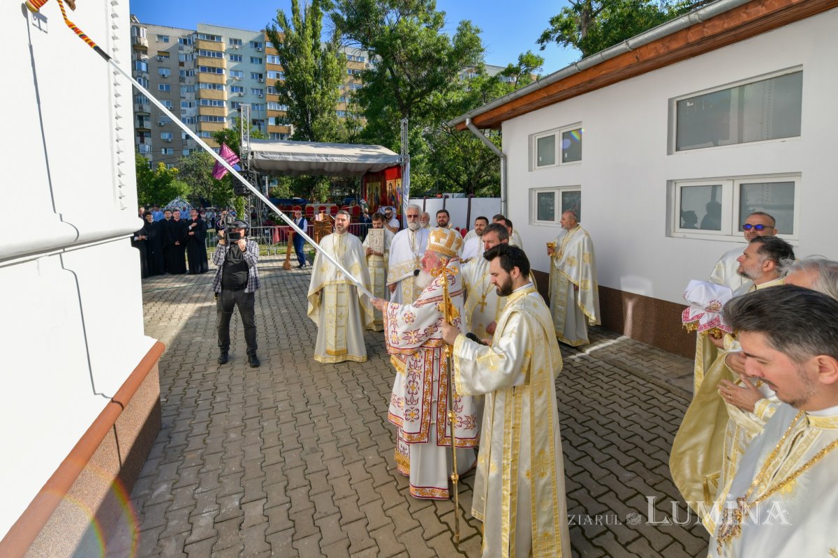 Sfințirea bisericii Parohiei Parc Ghencea din Capitală 335736