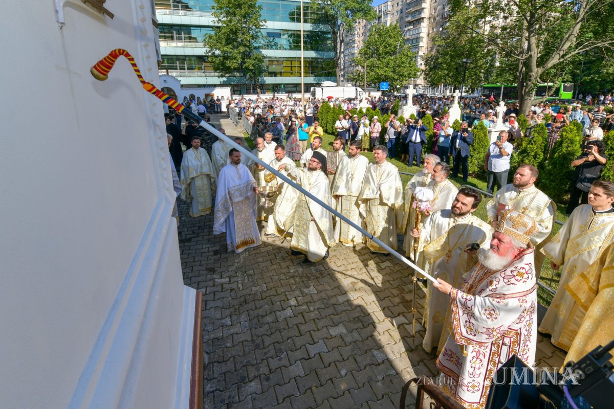 Sfințirea bisericii Parohiei Parc Ghencea din Capitală 335737