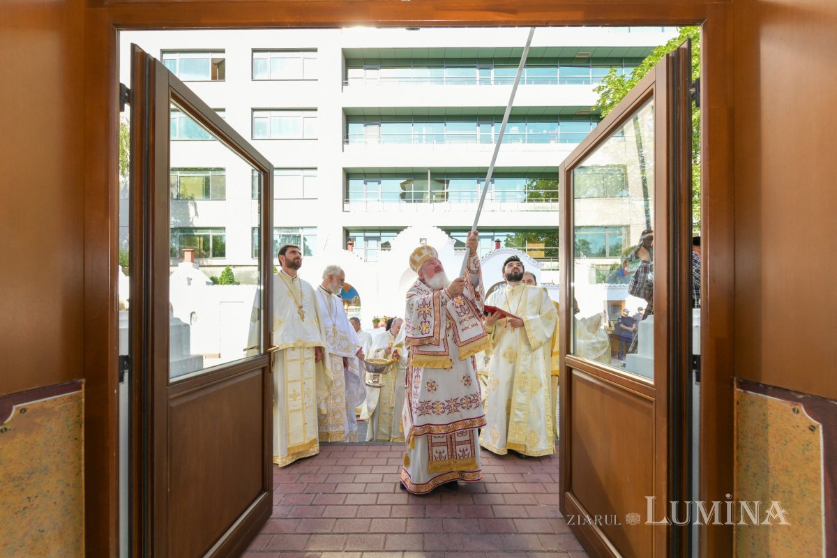 Sfințirea bisericii Parohiei Parc Ghencea din Capitală 335738