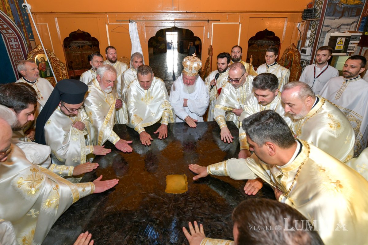 Sfințirea bisericii Parohiei Parc Ghencea din Capitală 335740