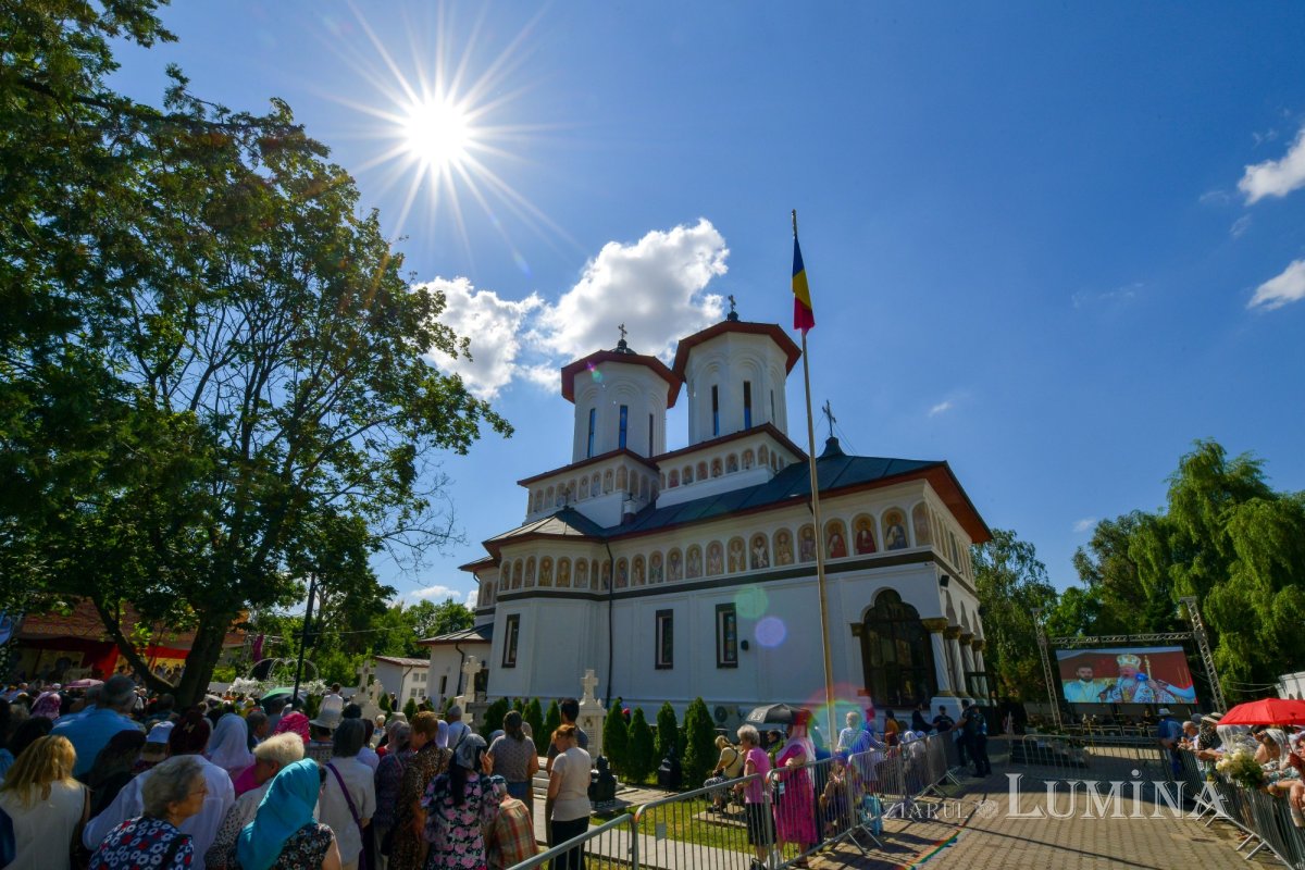 Sfințirea bisericii Parohiei Parc Ghencea din Capitală 335747