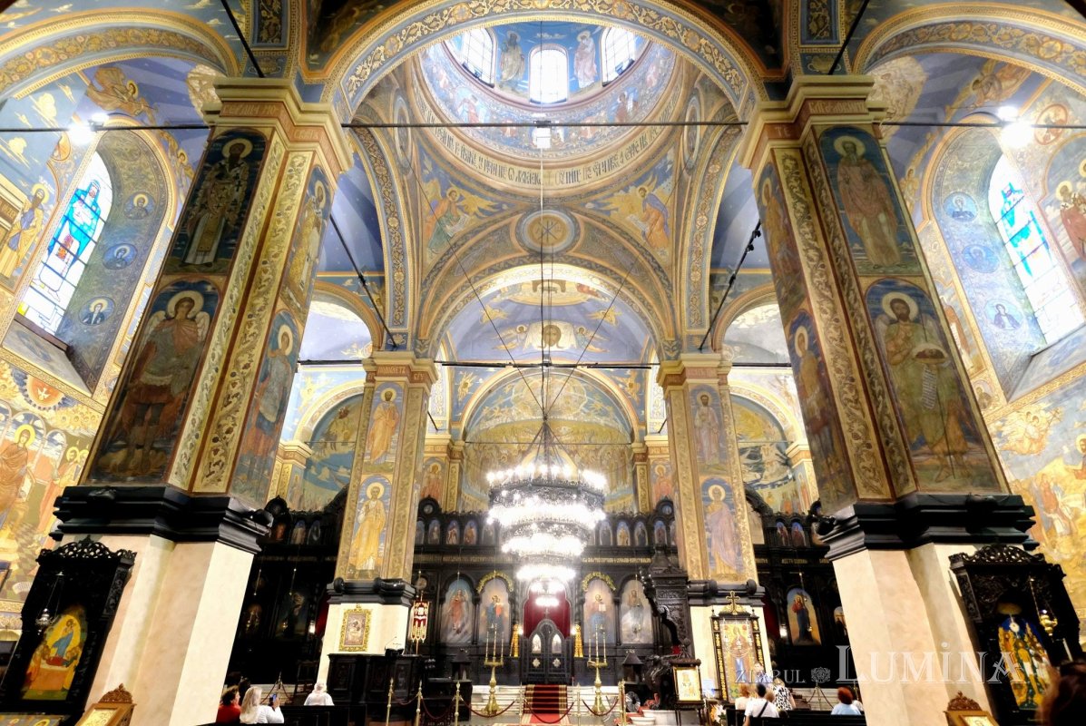 Sclipirile Luminii: Tradiţie şi spiritualitate în oraşul Varna din Bulgaria 336136