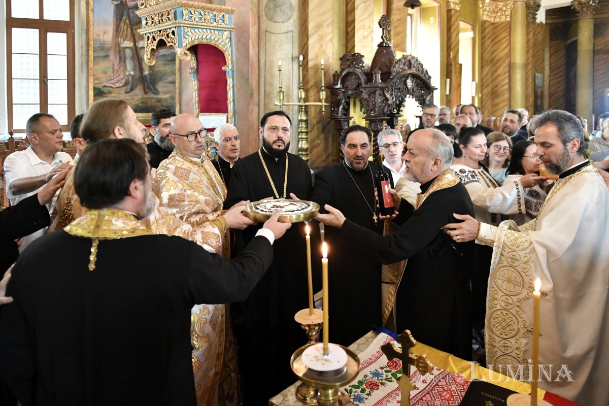 Revedere după 25 de ani a absolvenților teologi bucureșteni 336403