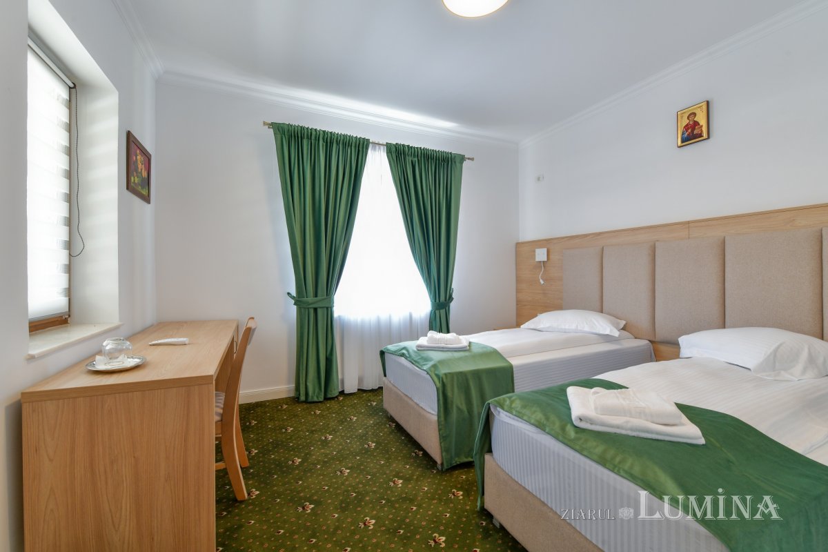 Sfințirea unui nou centru social în județul Vâlcea 336425