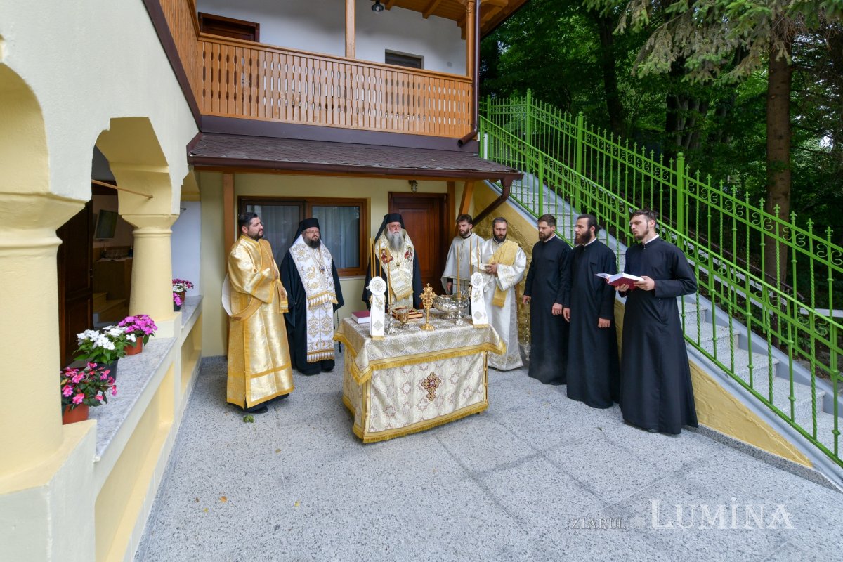 Sfințirea unui nou centru social în județul Vâlcea 336489