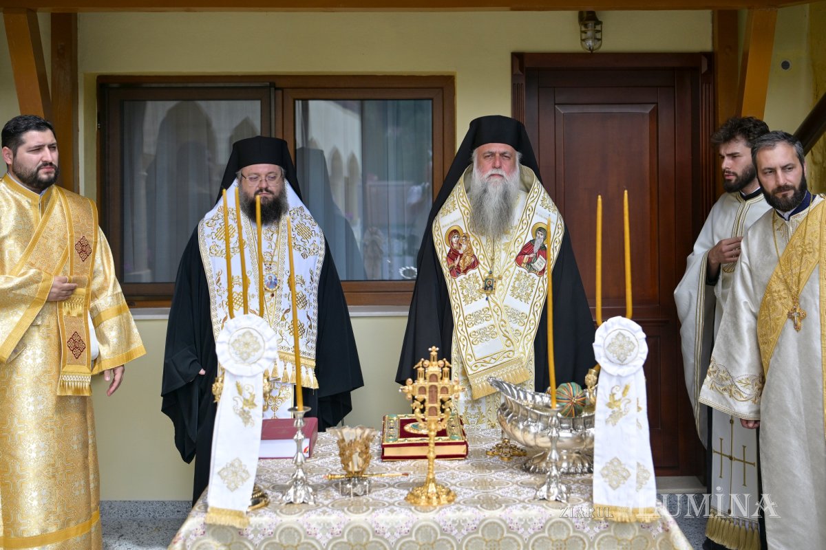 Sfințirea unui nou centru social în județul Vâlcea 336490