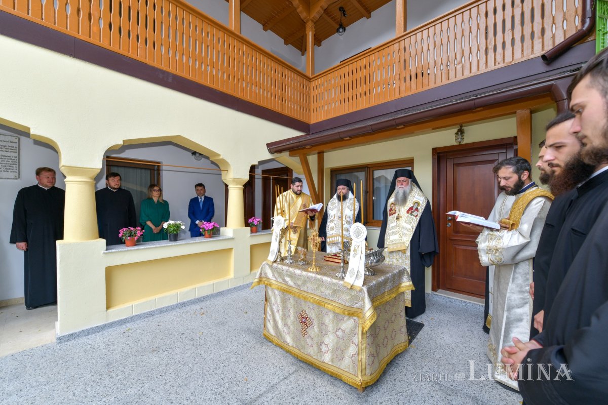 Sfințirea unui nou centru social în județul Vâlcea 336491