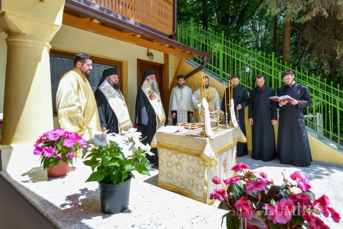 Sfințirea unui nou centru social în județul Vâlcea 336492