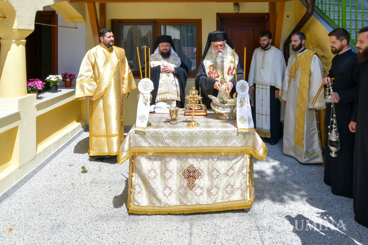 Sfințirea unui nou centru social în județul Vâlcea 336493