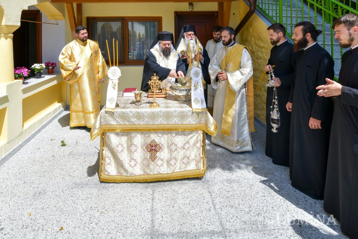 Sfințirea unui nou centru social în județul Vâlcea 336494