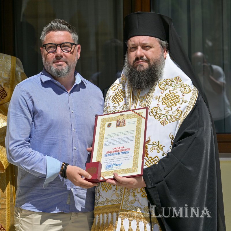 Sfințirea unui nou centru social în județul Vâlcea 336501