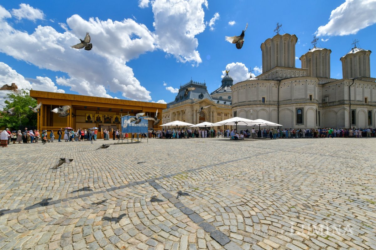 Întâmpinarea cinstitului cap al Sfântului Ioan Hrisostom la București 336658