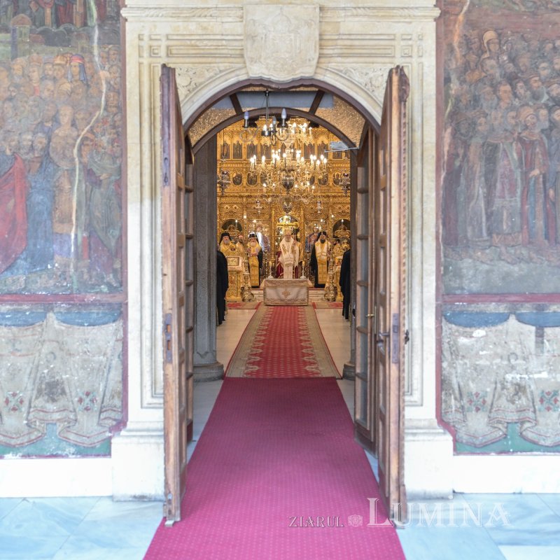Întâmpinarea cinstitului cap al Sfântului Ioan Hrisostom la București 336661