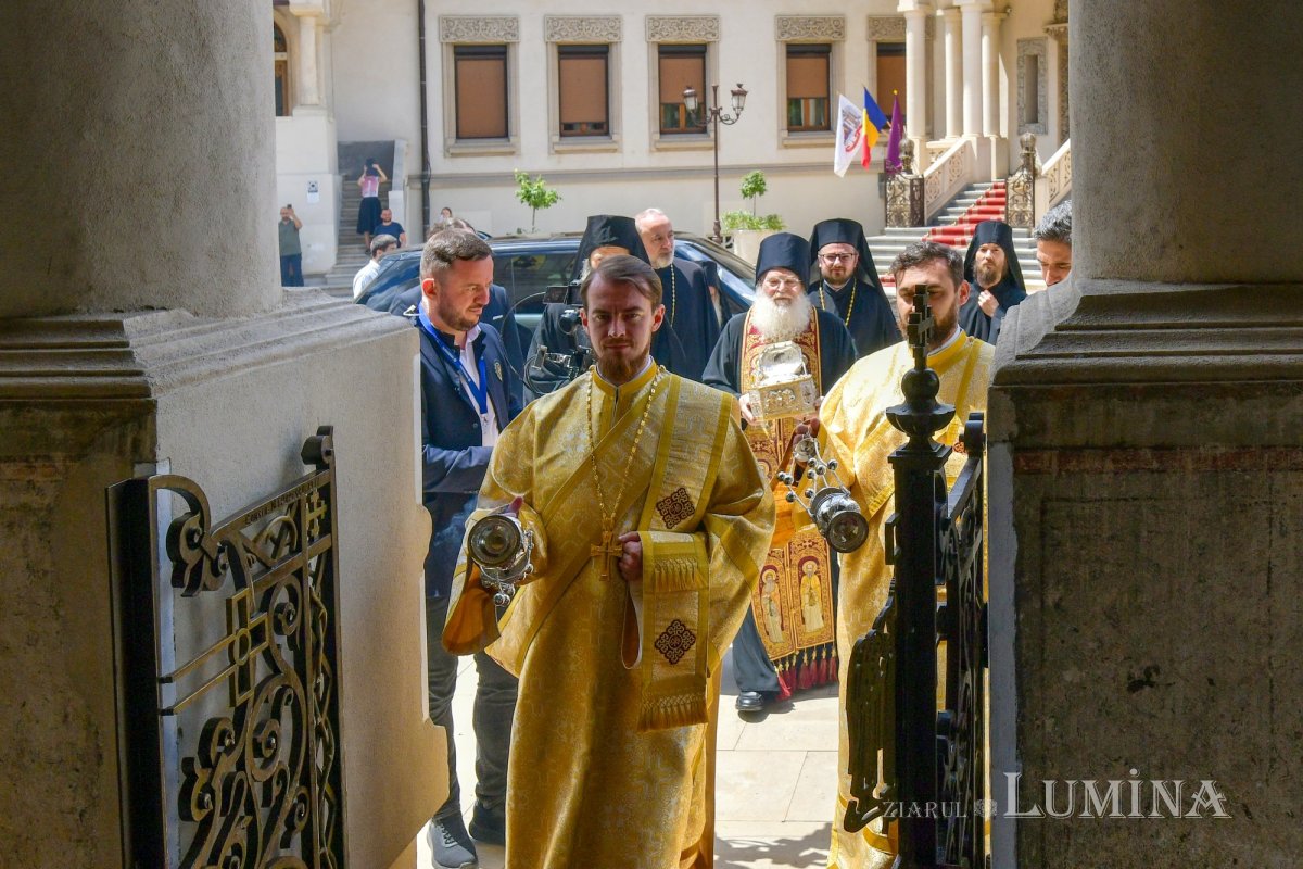 Întâmpinarea cinstitului cap al Sfântului Ioan Hrisostom la București 336666