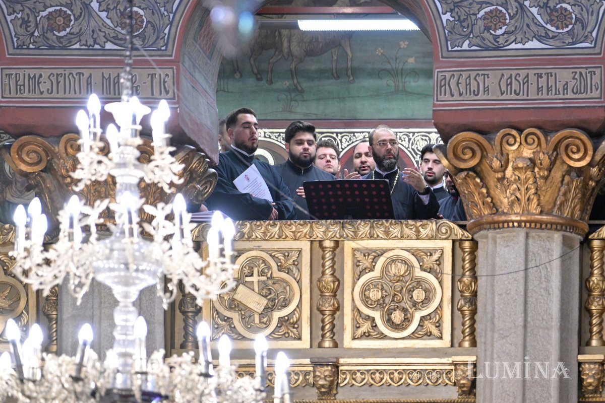 Întâmpinarea cinstitului cap al Sfântului Ioan Hrisostom la București 336670