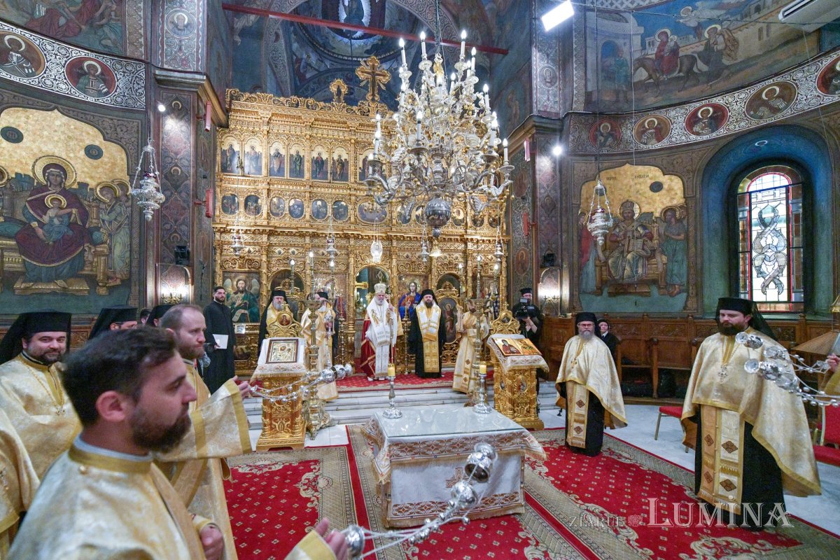 Întâmpinarea cinstitului cap al Sfântului Ioan Hrisostom la București 336671
