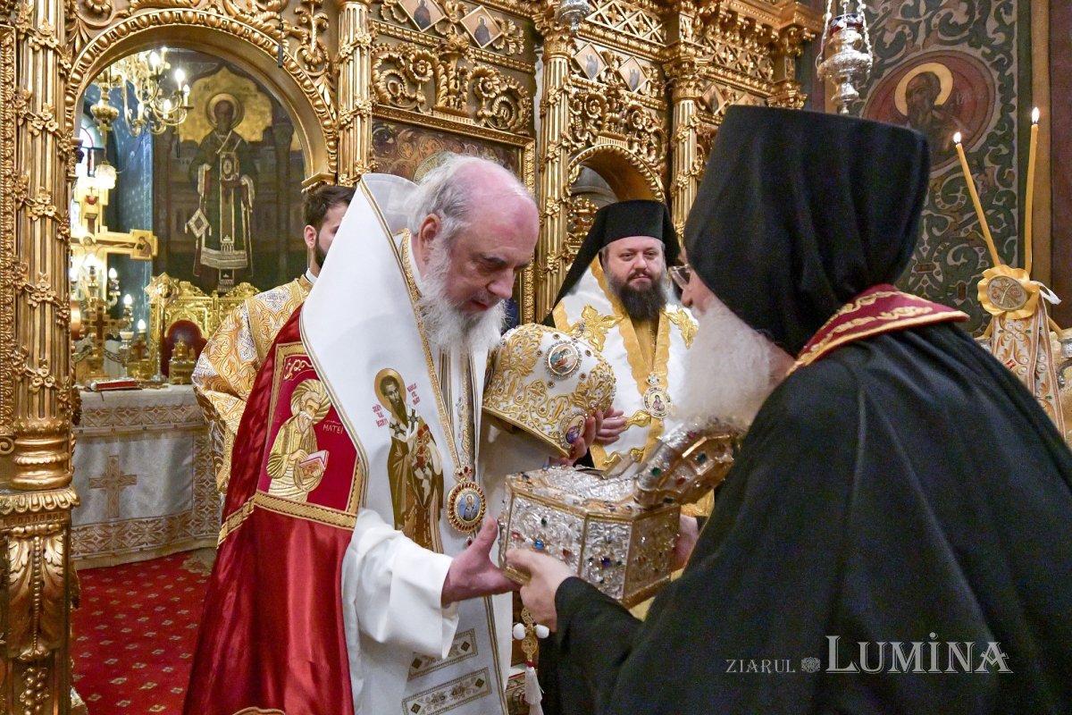 Întâmpinarea cinstitului cap al Sfântului Ioan Hrisostom la București 336672
