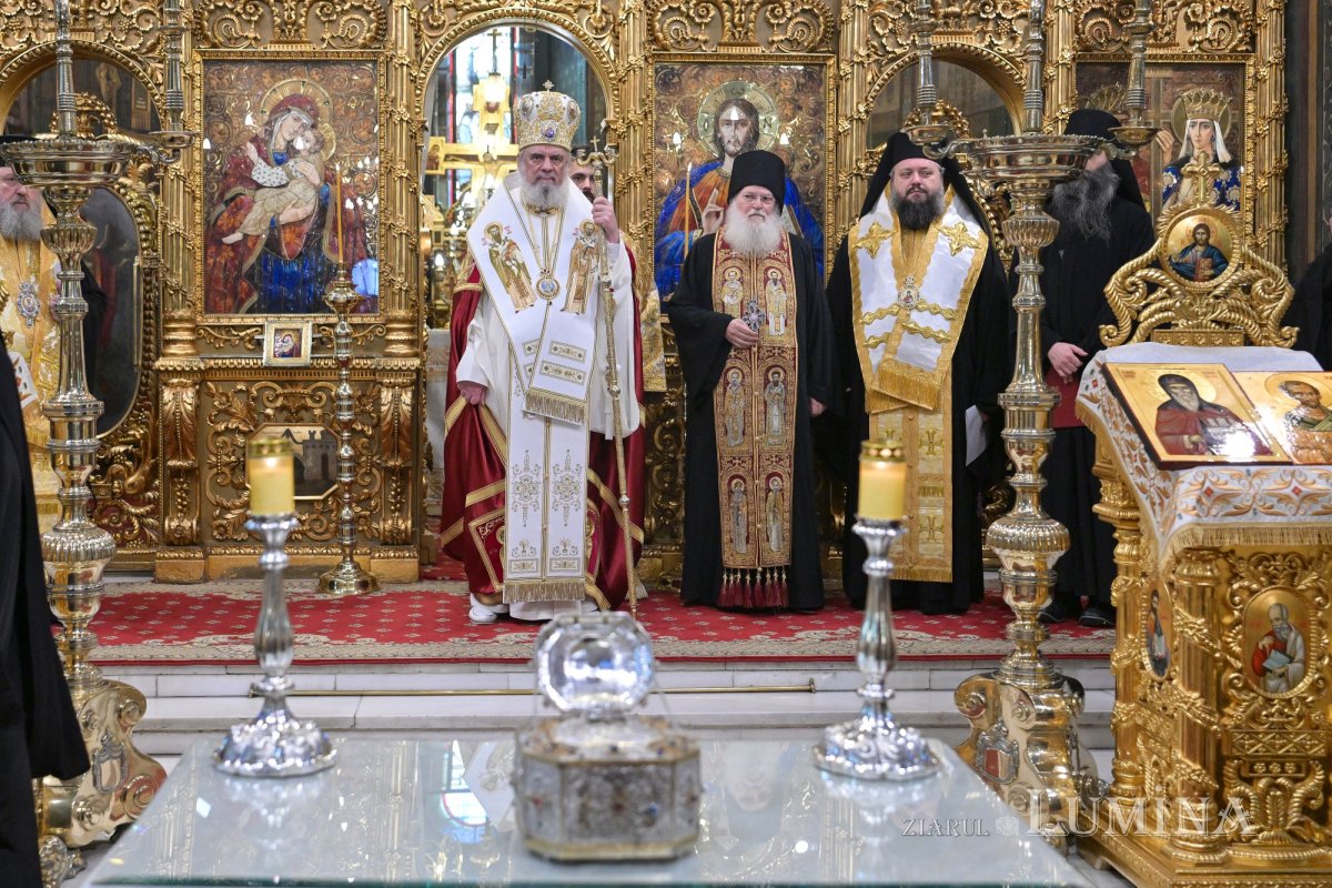 Întâmpinarea cinstitului cap al Sfântului Ioan Hrisostom la București 336674