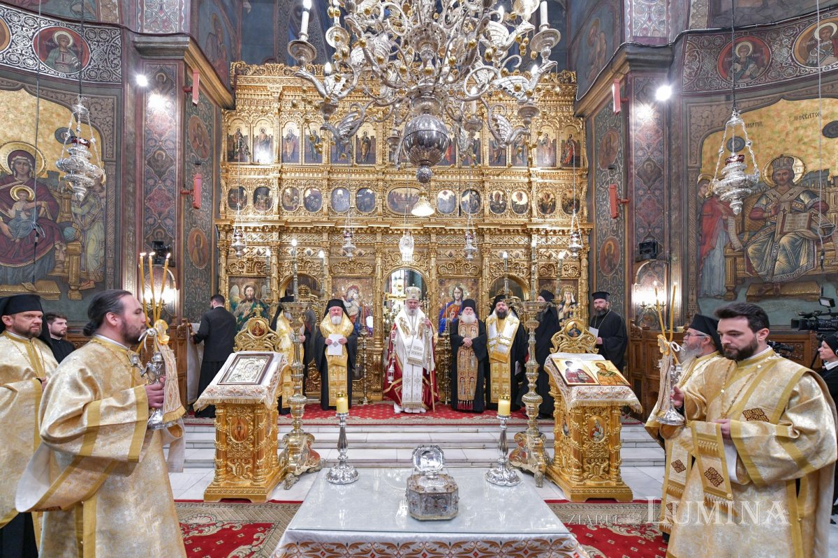Întâmpinarea cinstitului cap al Sfântului Ioan Hrisostom la București 336675