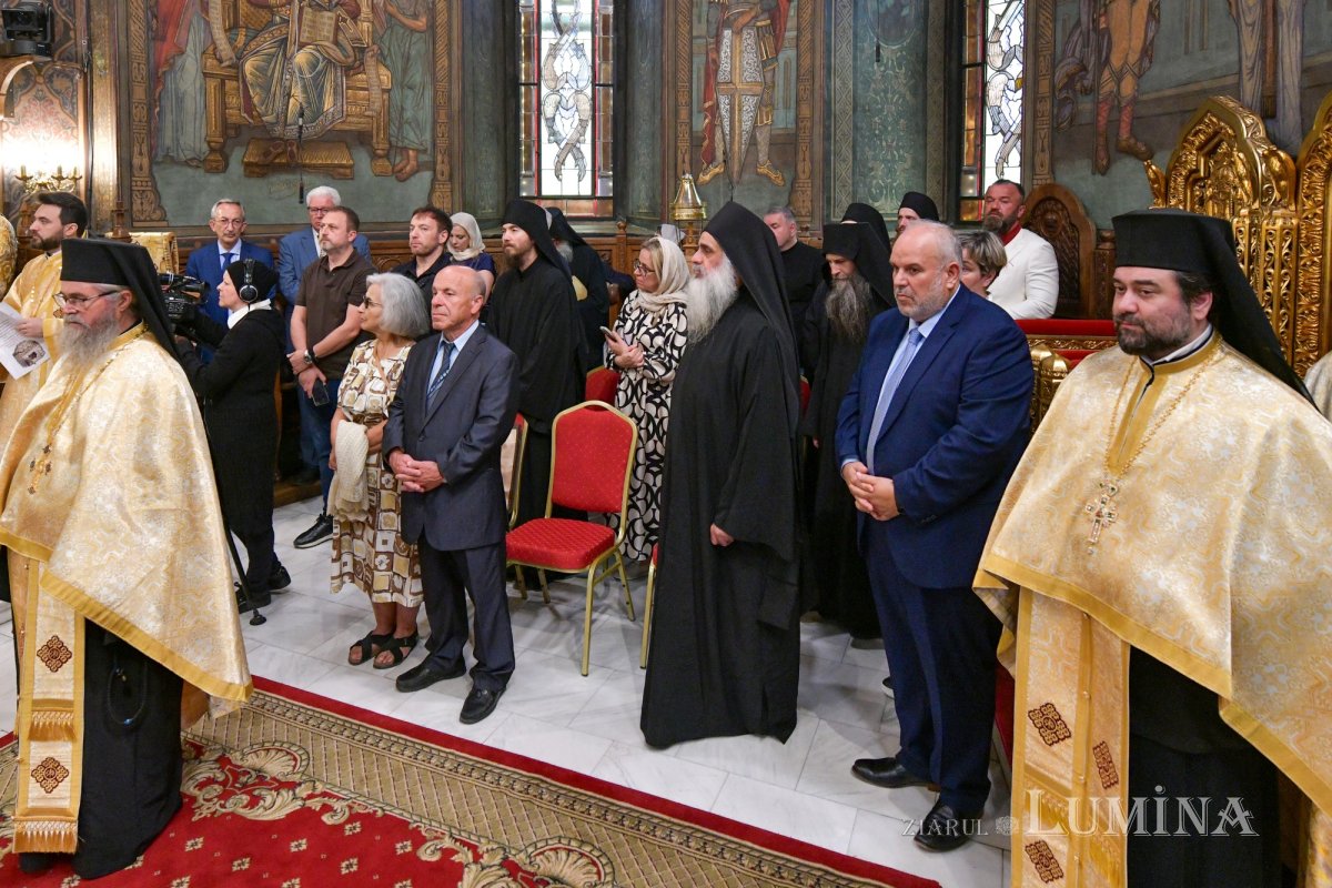 Întâmpinarea cinstitului cap al Sfântului Ioan Hrisostom la București 336677