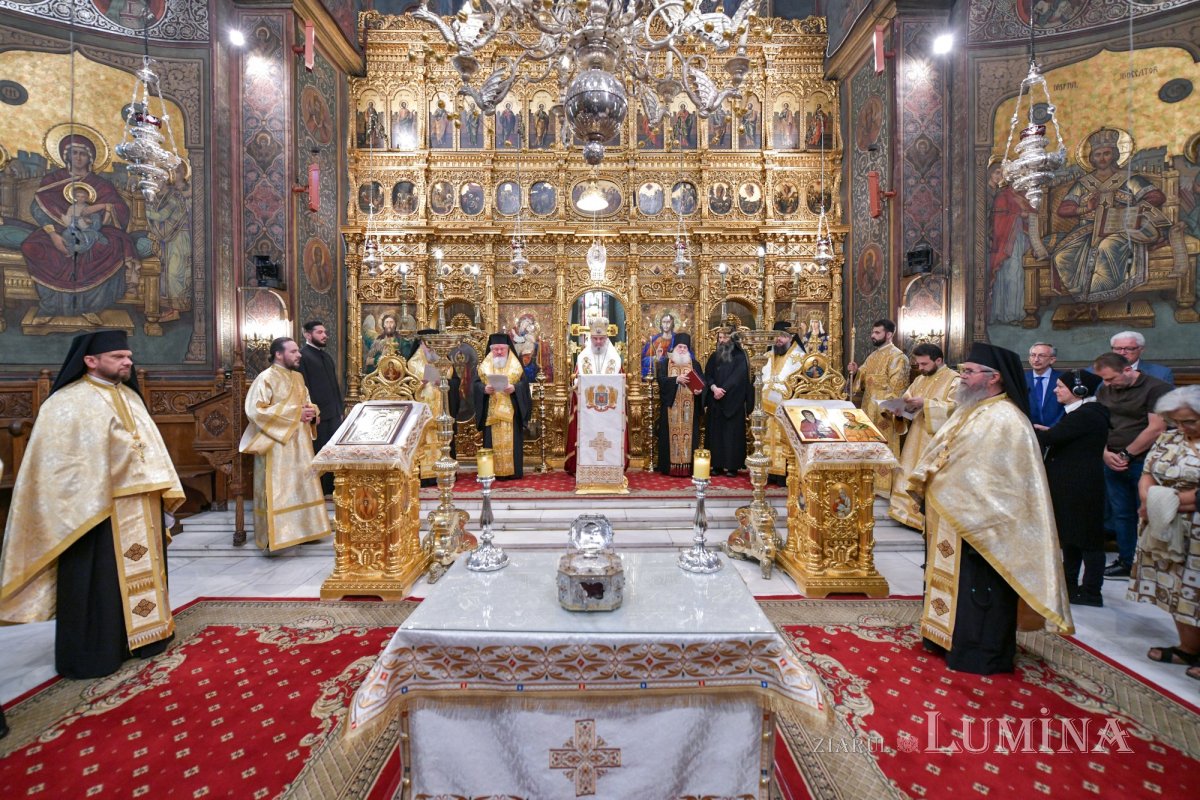 Întâmpinarea cinstitului cap al Sfântului Ioan Hrisostom la București 336678