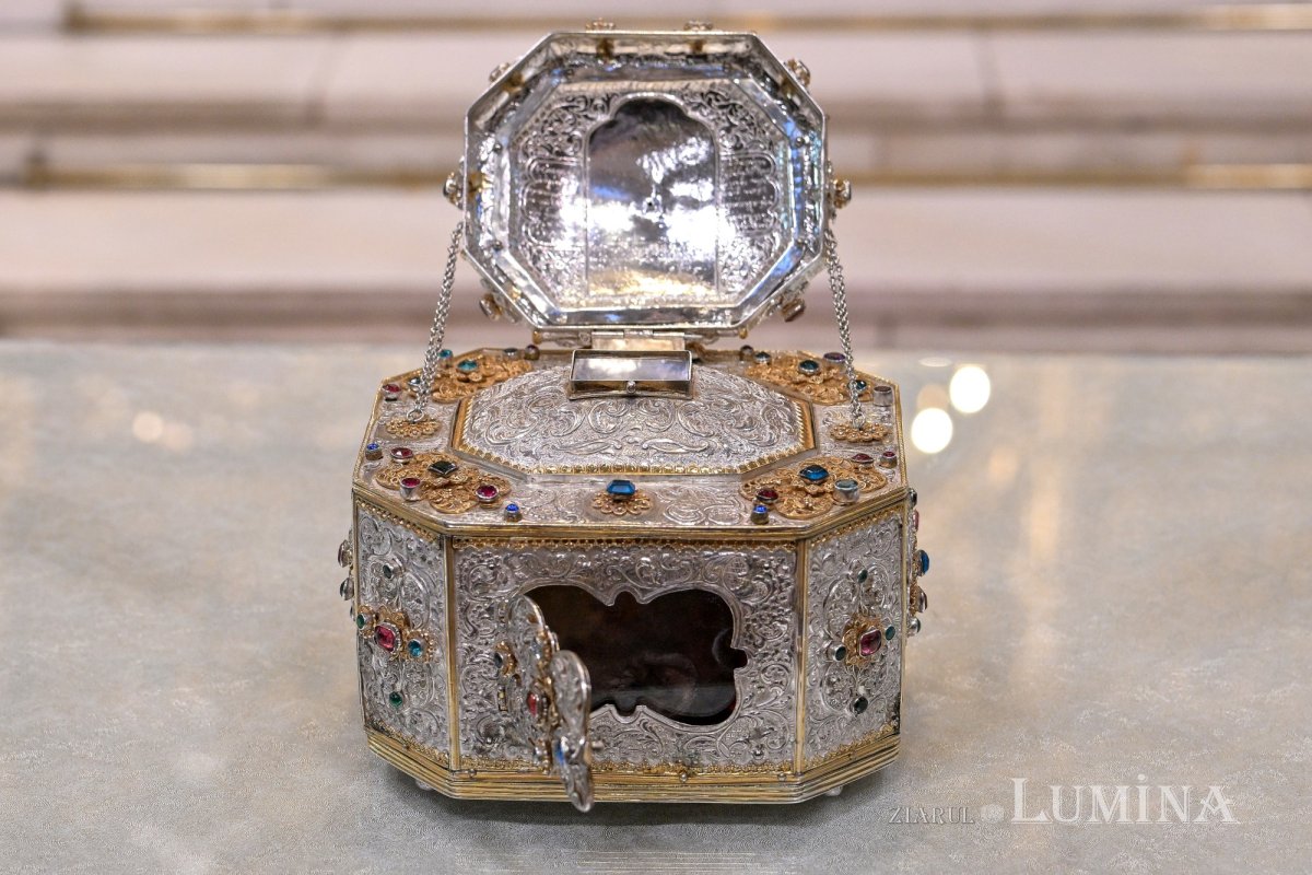 Întâmpinarea cinstitului cap al Sfântului Ioan Hrisostom la București 336680