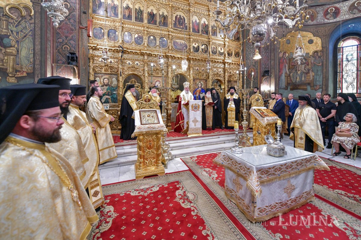 Întâmpinarea cinstitului cap al Sfântului Ioan Hrisostom la București 336681