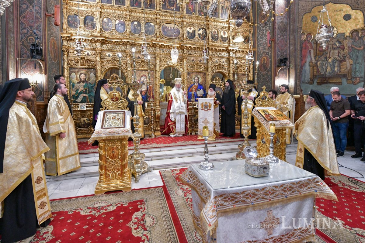 Întâmpinarea cinstitului cap al Sfântului Ioan Hrisostom la București 336683