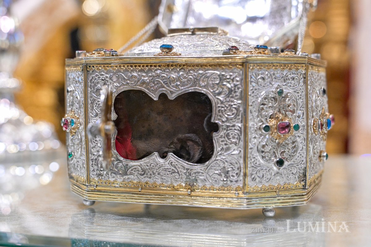 Întâmpinarea cinstitului cap al Sfântului Ioan Hrisostom la București 336684