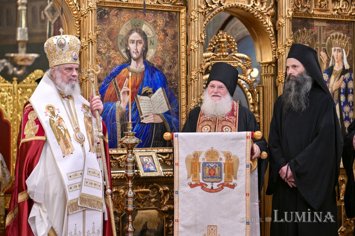 Întâmpinarea cinstitului cap al Sfântului Ioan Hrisostom la București 336685