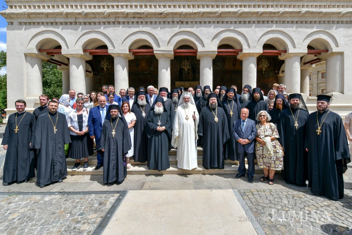 Întâmpinarea cinstitului cap al Sfântului Ioan Hrisostom la București 336686