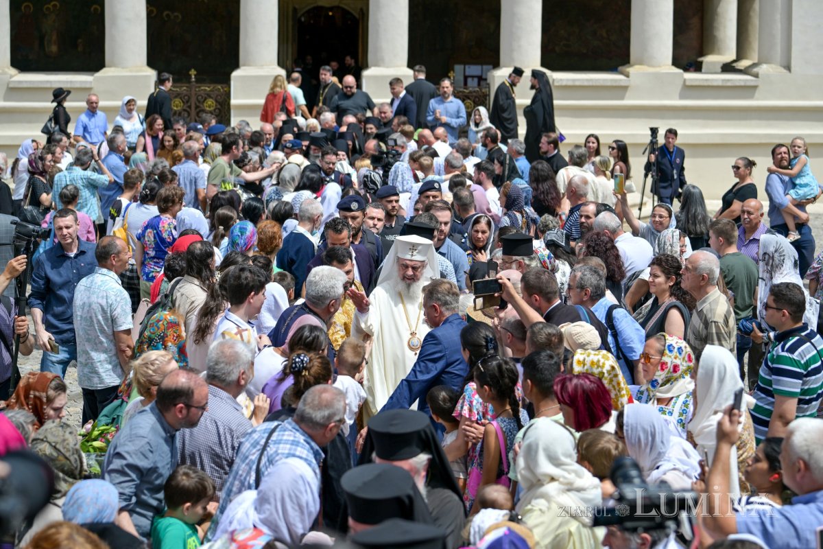 Întâmpinarea cinstitului cap al Sfântului Ioan Hrisostom la București 336687