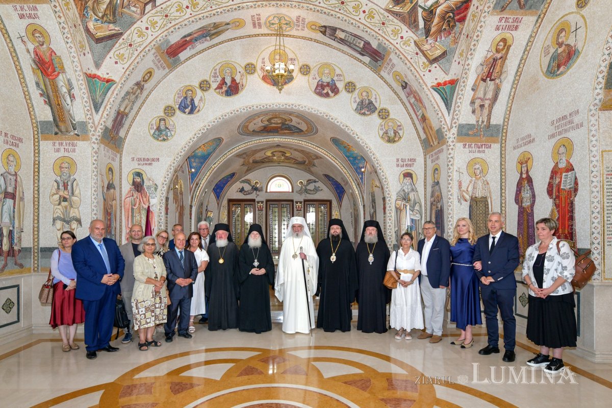 Întâmpinarea cinstitului cap al Sfântului Ioan Hrisostom la București 336689