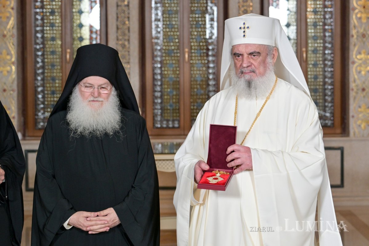 Întâmpinarea cinstitului cap al Sfântului Ioan Hrisostom la București 336690