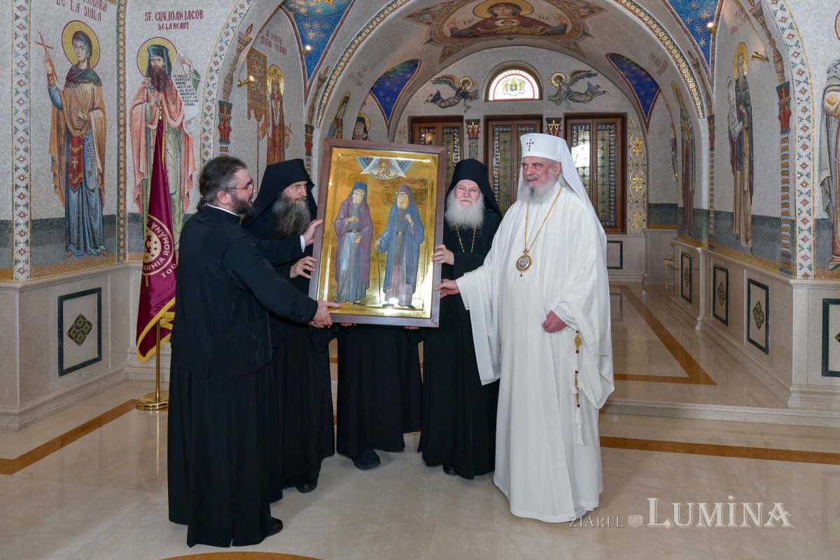 Întâmpinarea cinstitului cap al Sfântului Ioan Hrisostom la București 336694