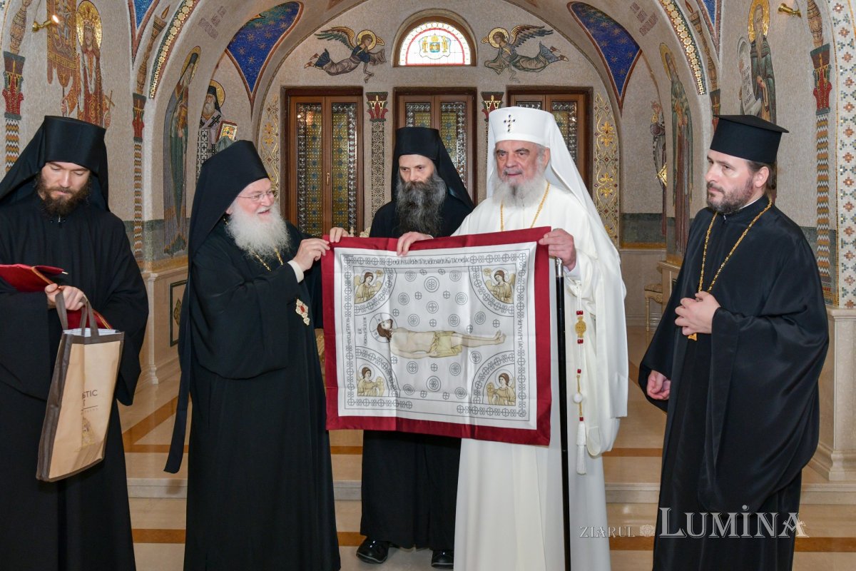 Întâmpinarea cinstitului cap al Sfântului Ioan Hrisostom la București 336695