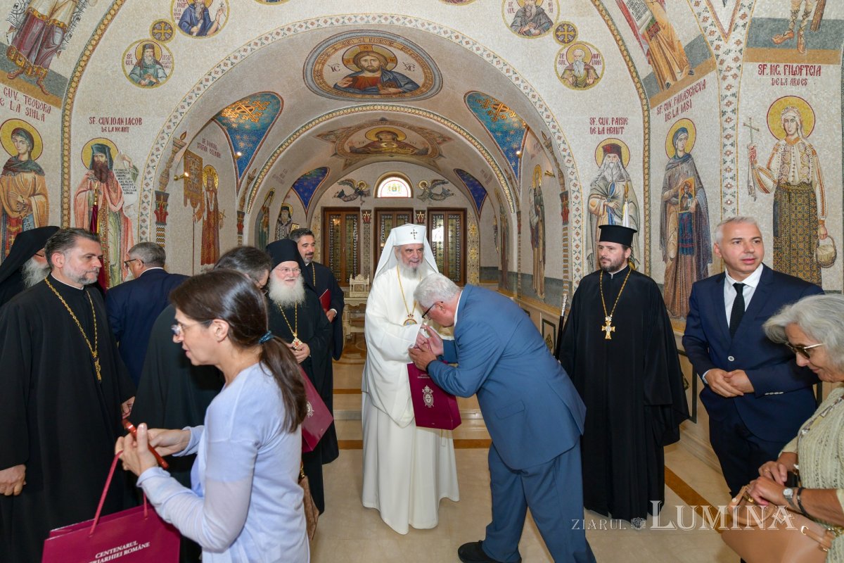 Întâmpinarea cinstitului cap al Sfântului Ioan Hrisostom la București 336696
