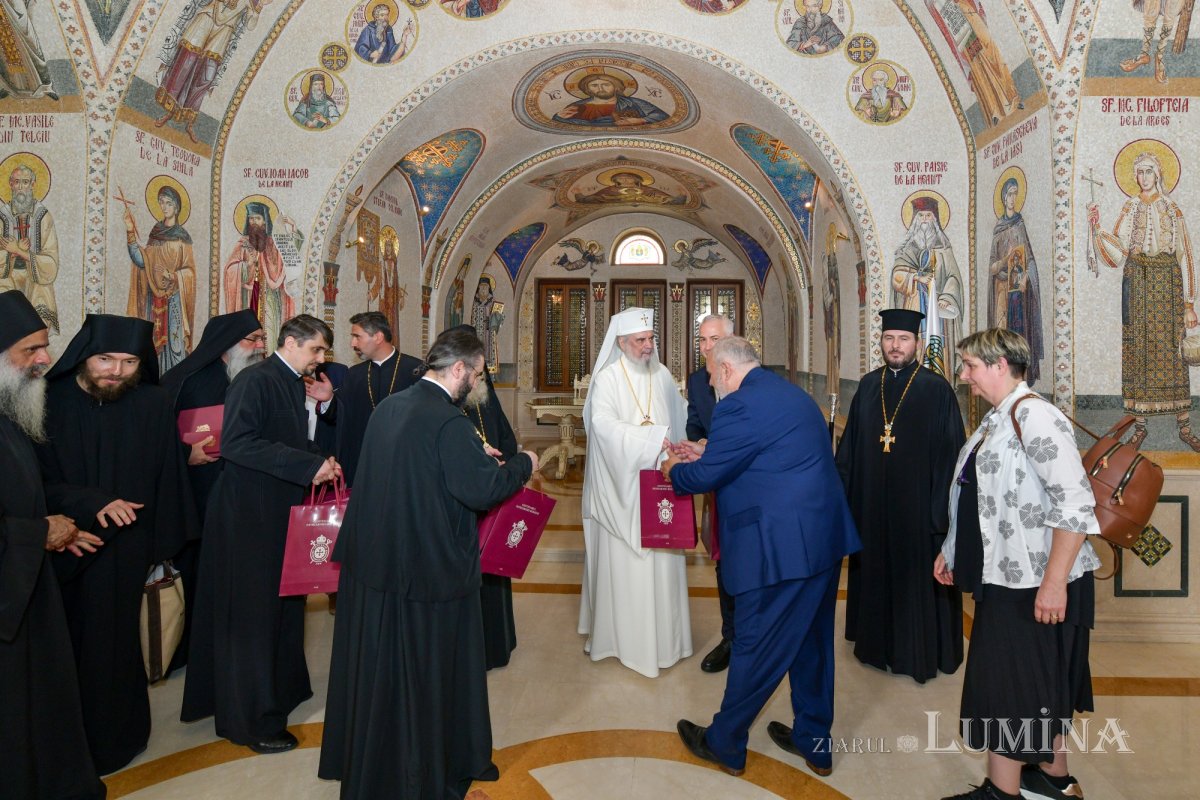 Întâmpinarea cinstitului cap al Sfântului Ioan Hrisostom la București 336697