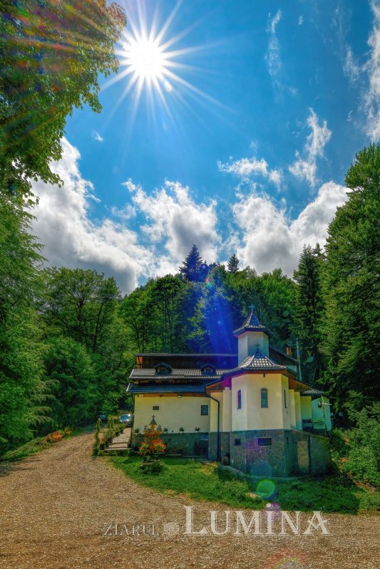 Sclipirile Luminii: Schitul „Sfânta Ana” - Cota 1400, Sinaia, judeţul Prahova 336609