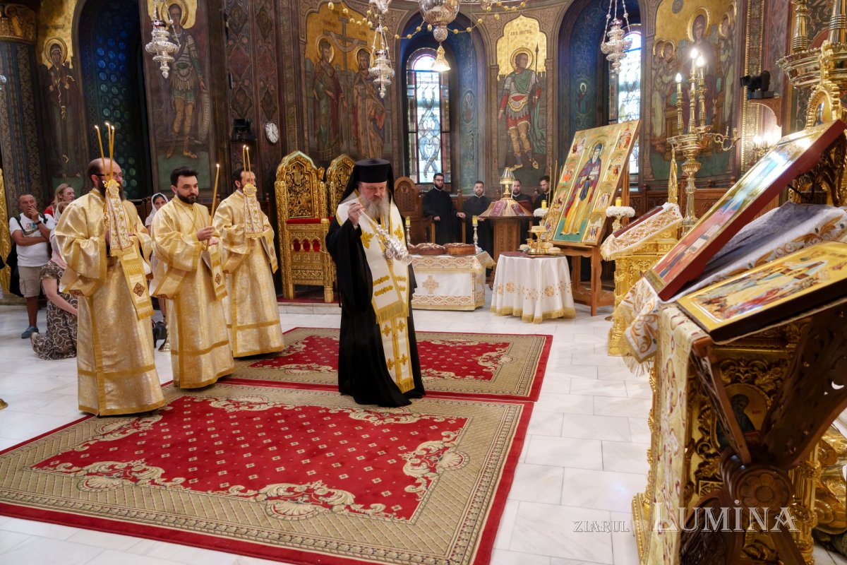 Slujba Privegherii în cinstea Aducerii moaștelor Sfântului Cuvios Dimitrie cel Nou la București 336786