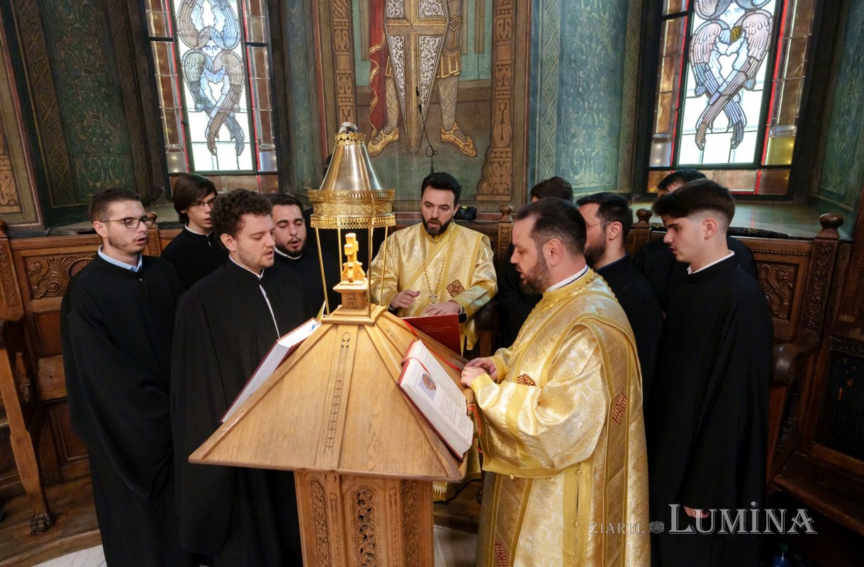 Slujba Privegherii în cinstea Aducerii moaștelor Sfântului Cuvios Dimitrie cel Nou la București 336787