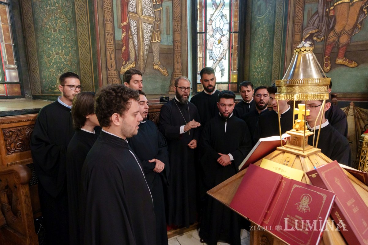 Slujba Privegherii în cinstea Aducerii moaștelor Sfântului Cuvios Dimitrie cel Nou la București 336788